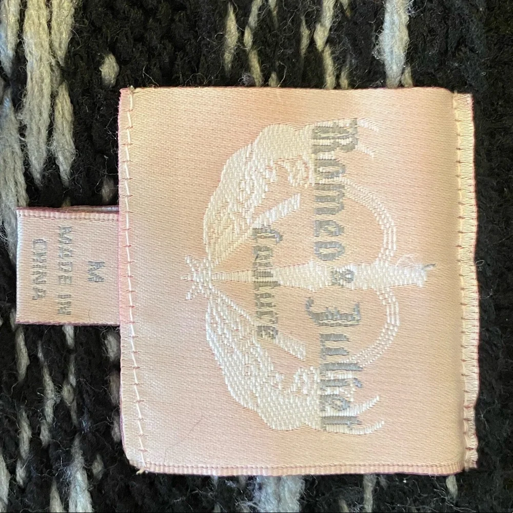 SZ M Romeo & Juliet Couture VNeck fringe tassel sweater - Picture 6 of 6